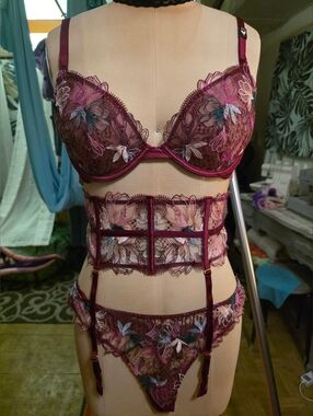 Victorias Secret Burgandy Lace 3piece Lingerie Set NWT L M/L 34/D